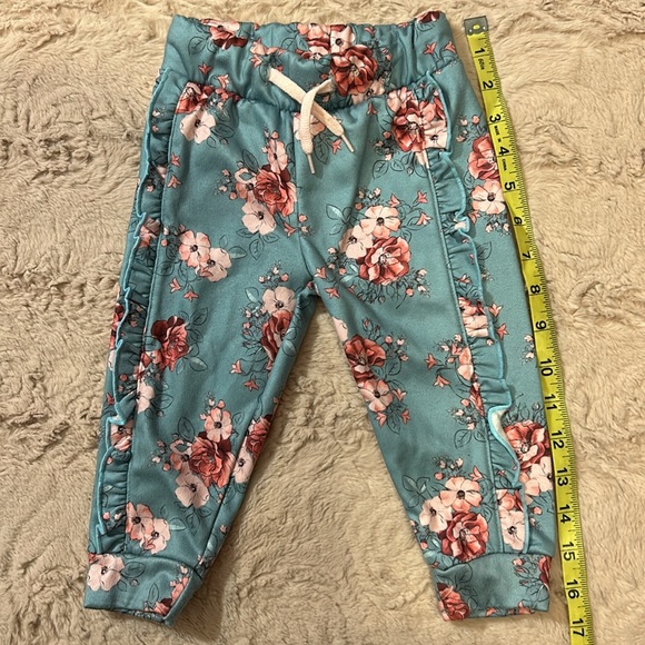 Size 12M • Vince Camuto - Picture 2 of 11